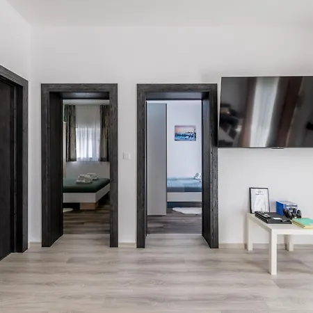 Luxury Mir By Interhome Apartman Celina